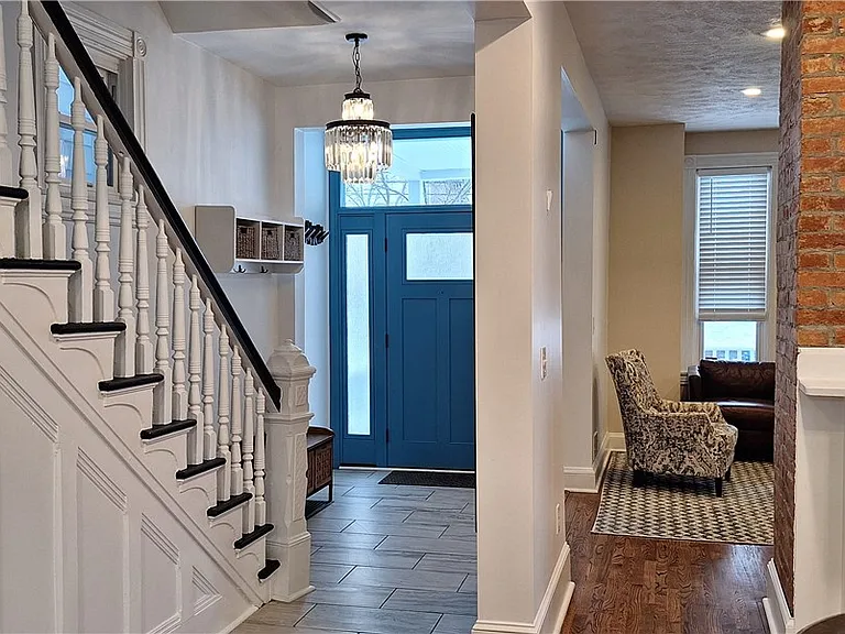 548 S Graham St — Photo 8
