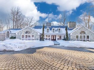 100 Fox Hedge Rd, Saddle River, NJ 07458