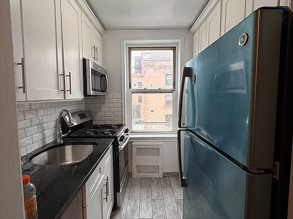 5th image of 36-25 Parsons Blvd #2C