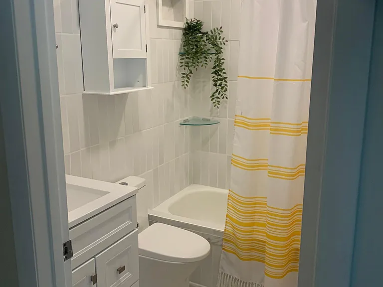 2nd bathroom from main hallway