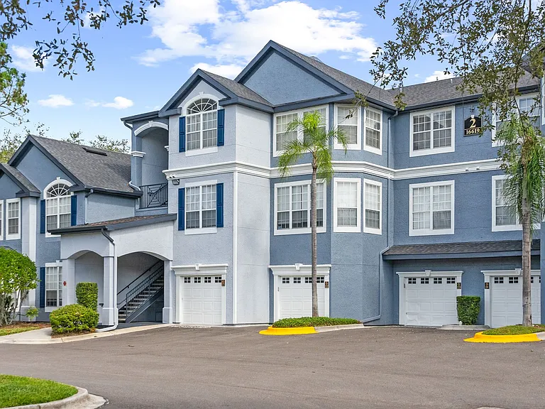 The Grand Reserve at Tampa Palms Apartments — Photo 41
