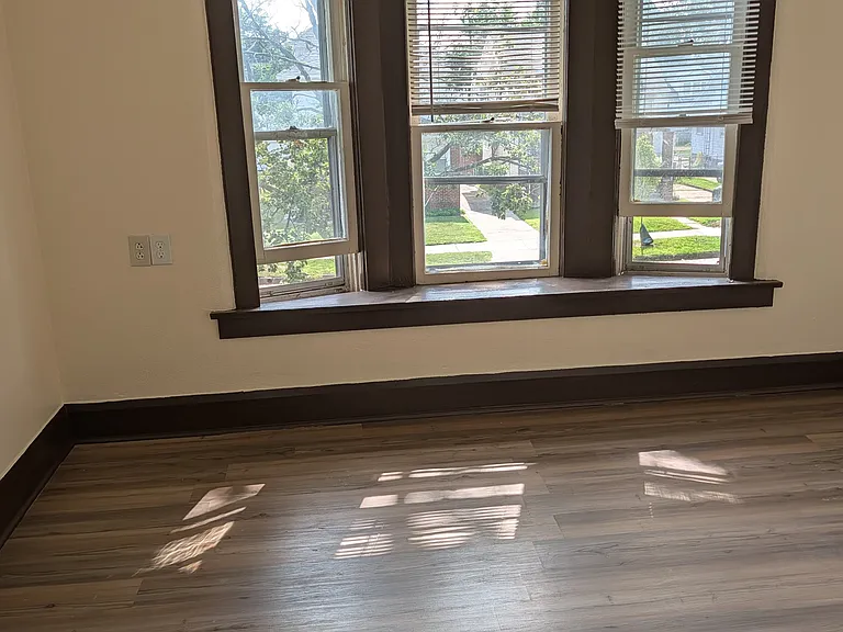 526 Ogden Ave — Photo 14