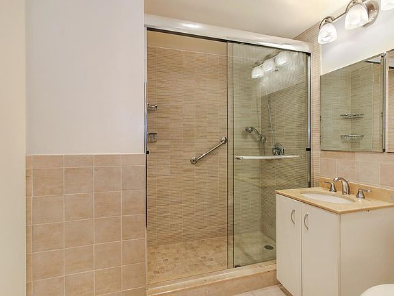 3rd image of 430 E 56th St APT 4D