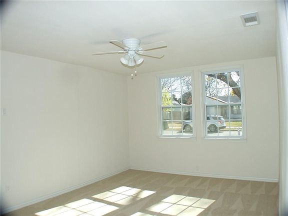 4th image of 1457 Dent St