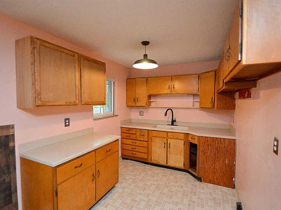 5th image of 29 Powhatton Dr