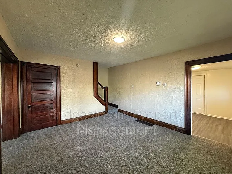 200 Hart St — Photo 2