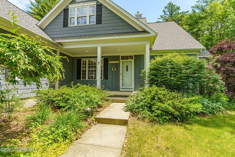 2nd image of 7 Kyer Farm Road