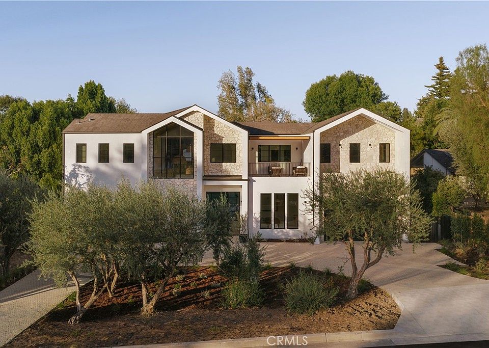 1st image of 4744 Vista De Oro Ave