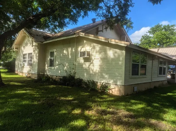 502 E College Ave, Clarksville, TX 75426