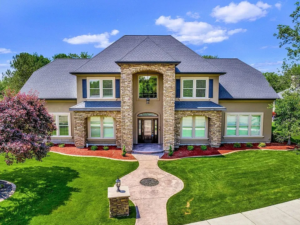 1101 N Cobblestone Way