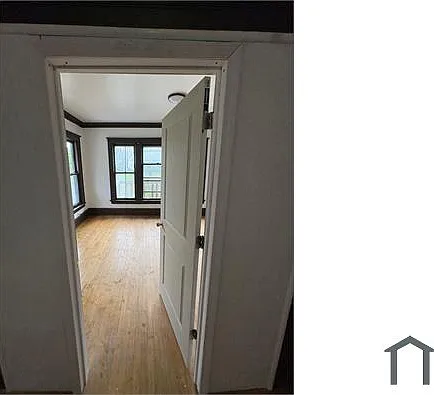 3 bed, 1100 sqft, $990 — Photo 2