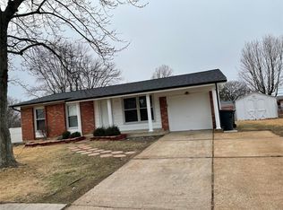 2182 Encino Dr, Florissant, MO 63031