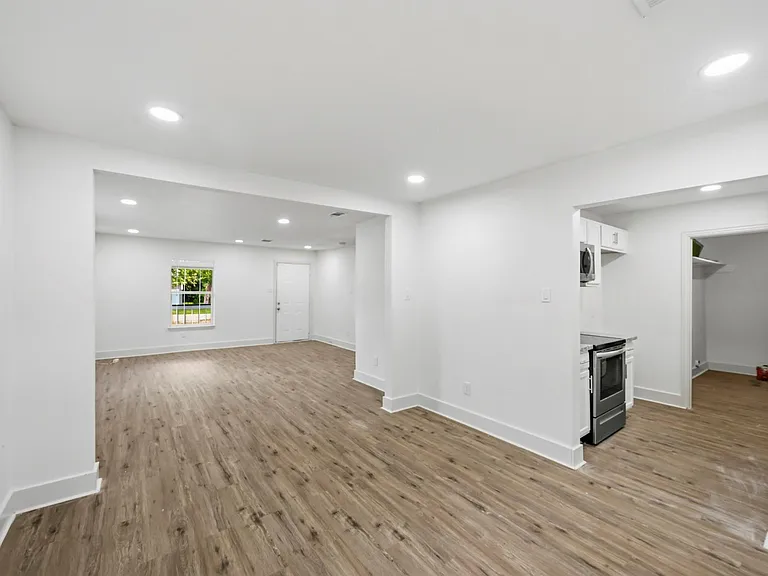 1501 Maiden Ln — Photo 8