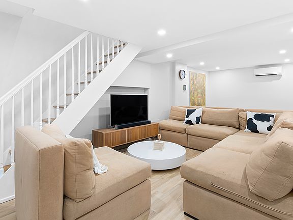4th image of 104 Dean St #1R