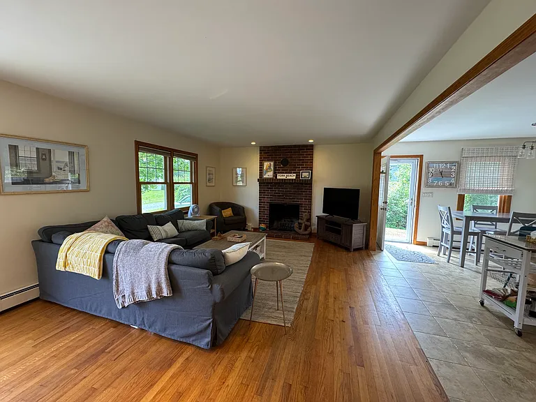 15 Iris Ave — Photo 6