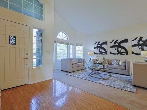 2nd image of 424 Coventry Pl