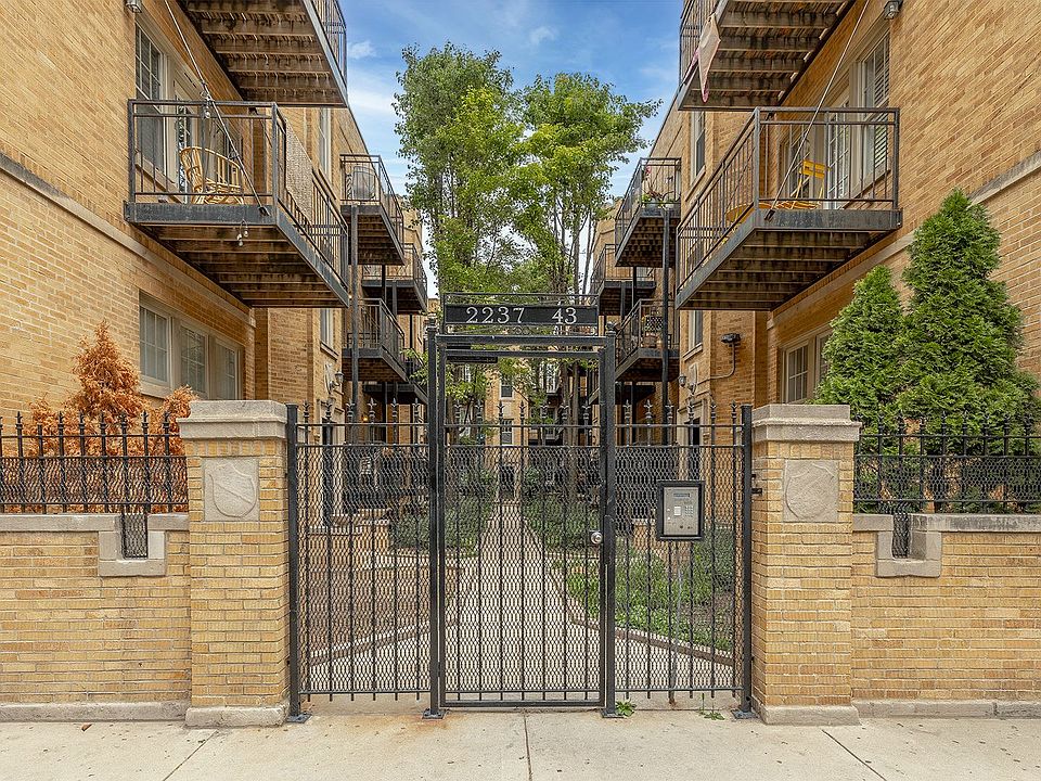 1st image of 2239 N Lincoln Ave #H-1