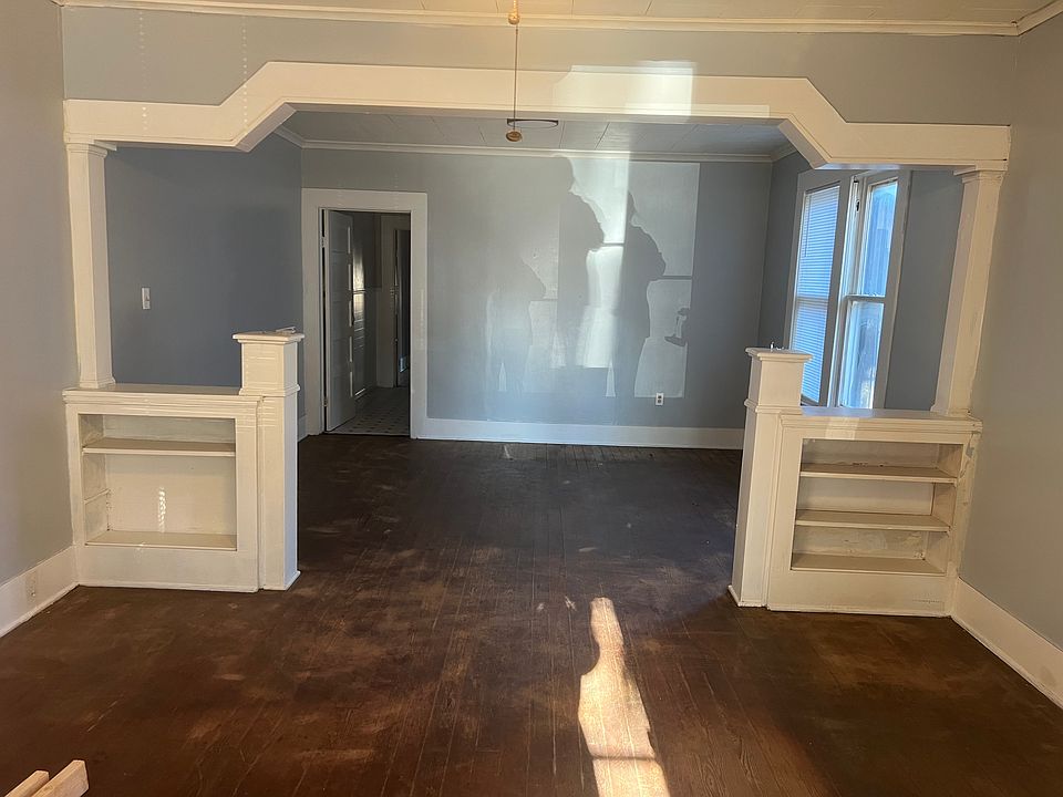 2nd image of 2318 Madeline St