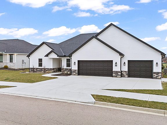 3rd image of 940 Rosenthal Dr