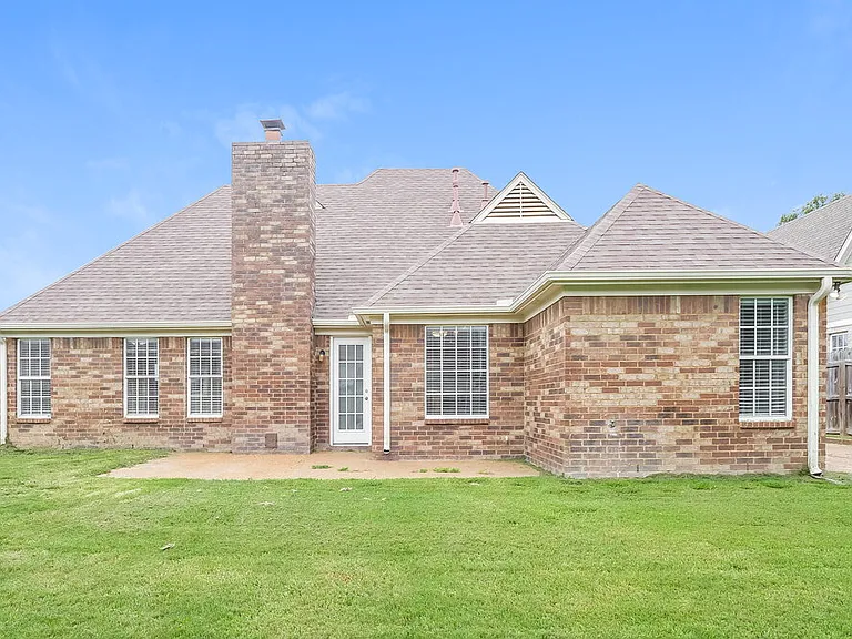 80 Tate Dr — Photo 16