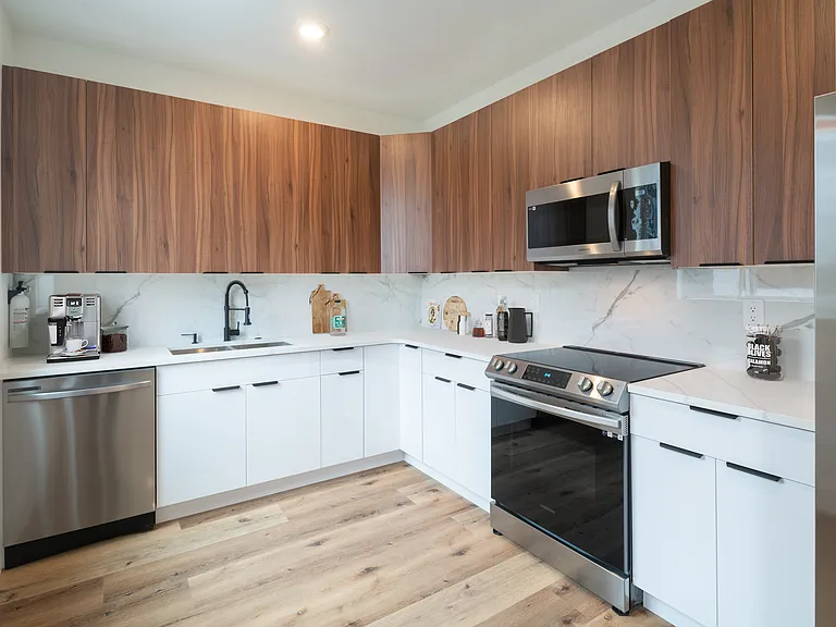 2621 W Oxford St #306 — Photo 6