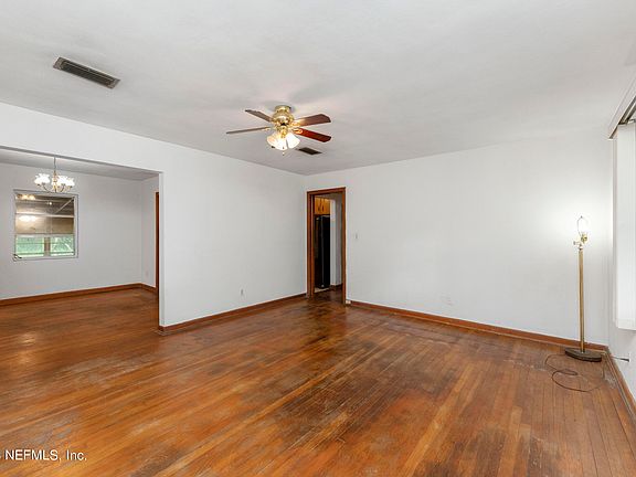 5th image of 6528 BARMER Drive S