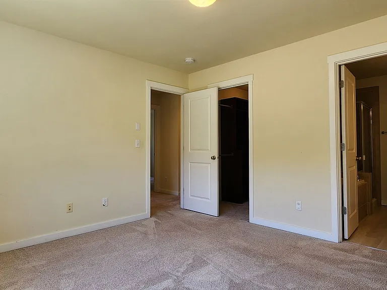 2567 NE Kensington Ct — Photo 27