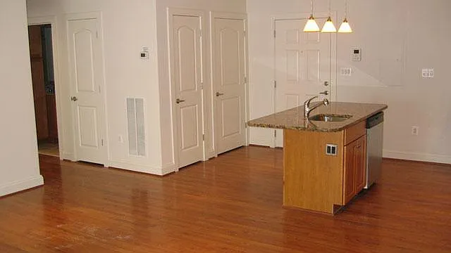 Building Photo - 3716 Elm Ave #7
