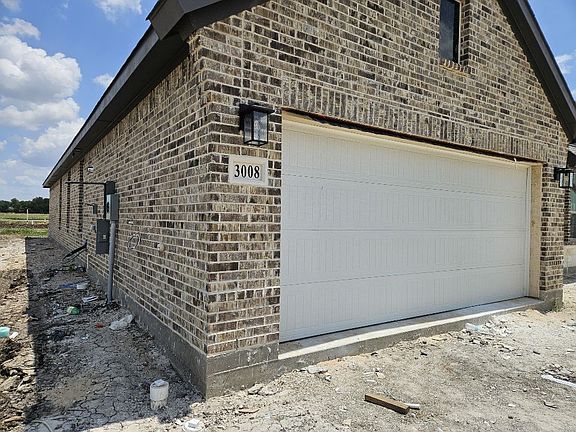 4th image of 3008 Leopard Ln