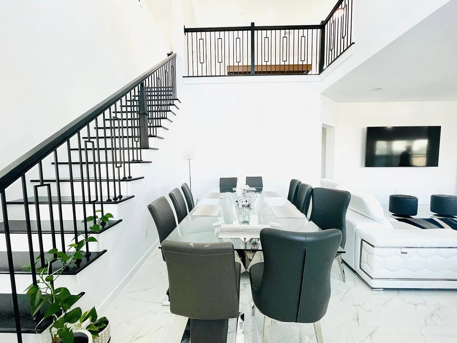 4 bed, 4.0 bath, $3,499 — Photo 3