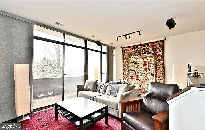 2212 S Randolph St #1 — Photo 10