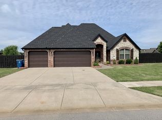 902 SW Cabriolet St, Bentonville, AR 72712