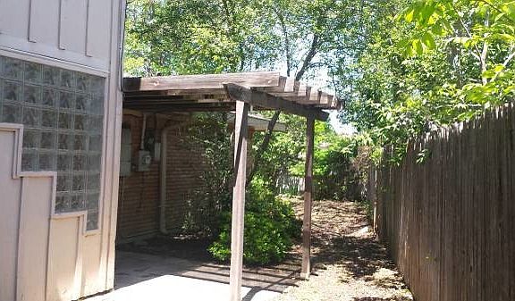 4th image of 4909 Westlake Dr