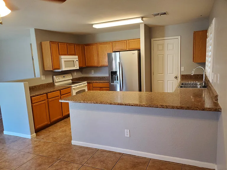 36521 W San Pedro Dr — Photo 16