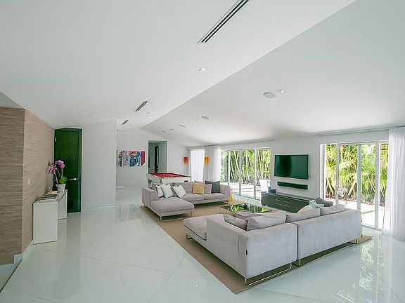3rd image of 520 E Dilido Dr #00