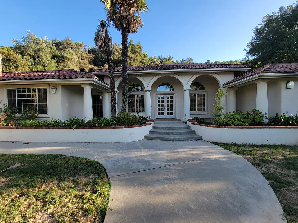1635 Tecalote Dr