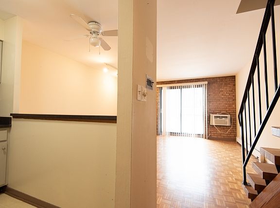 5th image of 832 W Oakdale Ave APT 1H