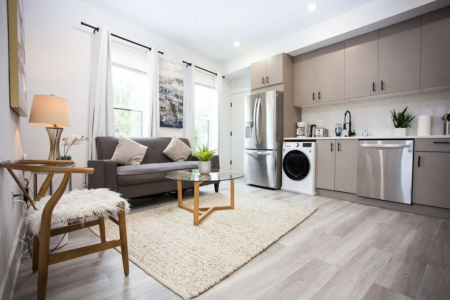 2 bed, 1.0 bath, $4,872 — Photo 1