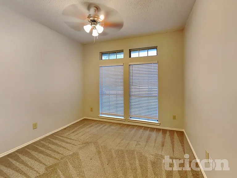 2851 Linden Ln — Photo 11