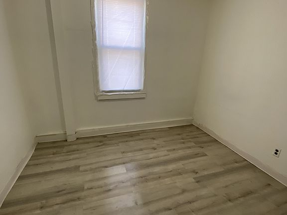 4th image of 5329 Storer Ave APT 1