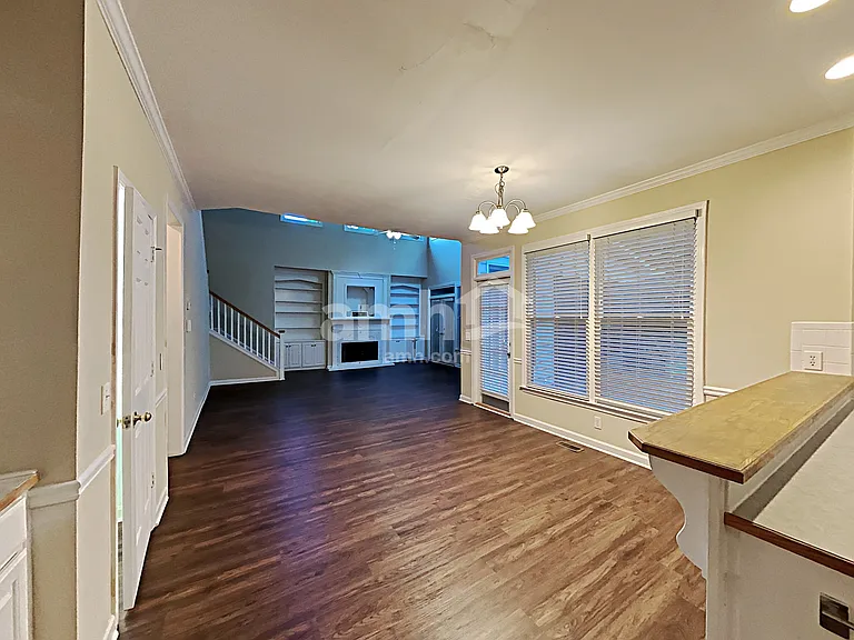 815 Hillcrest Ln — Photo 6