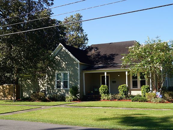 2nd image of 725 N Avenue G
