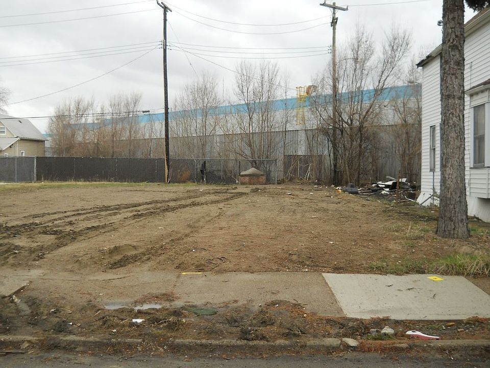 2nd image of 5729 Addison St