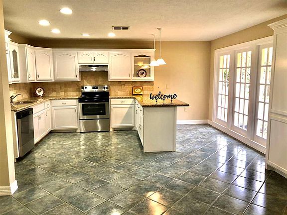 5th image of 230 Pine Forest Dr
