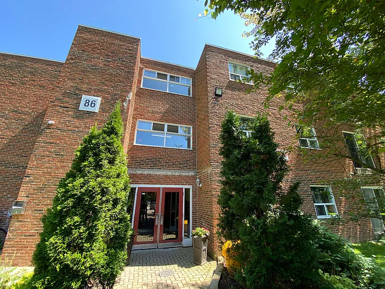 86 Oakville Ave — Photo 6