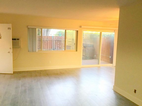 5th image of 17938 Burbank Blvd #101