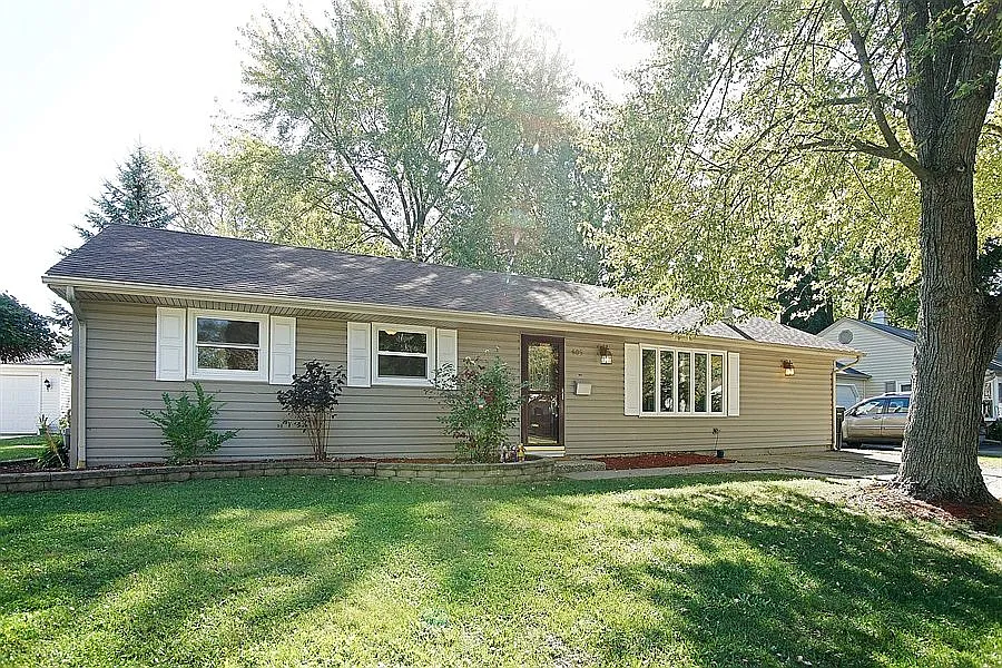 605 Parkside Cir photo 1