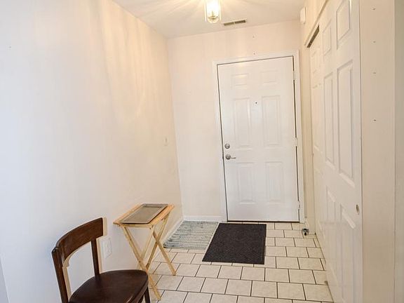 4th image of 3905 Darleigh Rd APT 1E