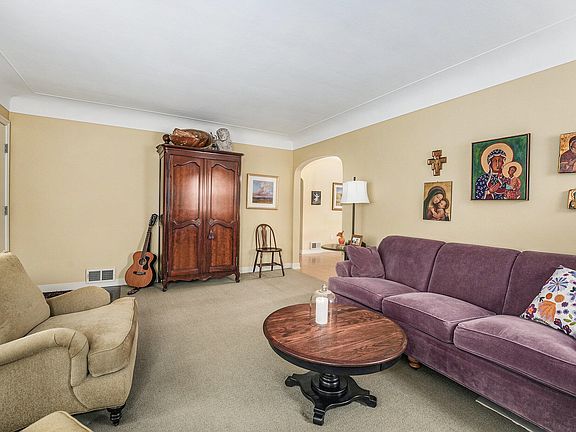 4th image of 2426 Oakwood Ave NE