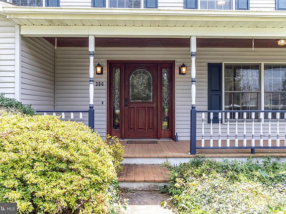 3rd image of 386 Gregory Ln